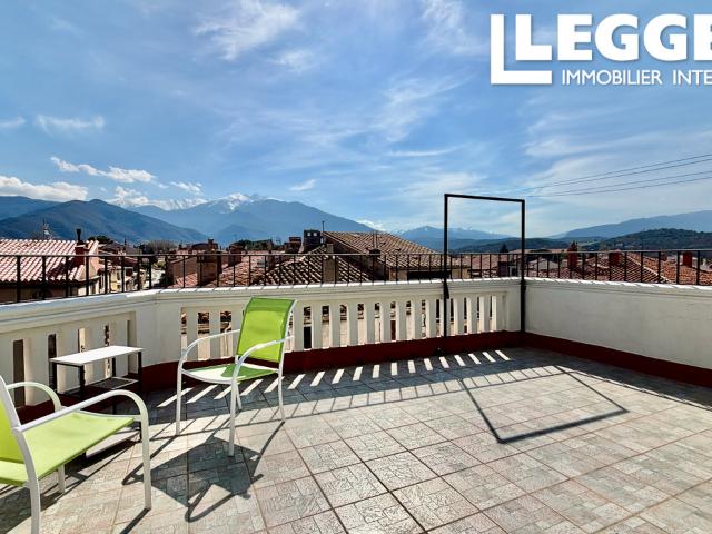 Maison de village rénovée comprenant 2 chambres et une superbe terrasse du toit offrant une vue à 180 degree