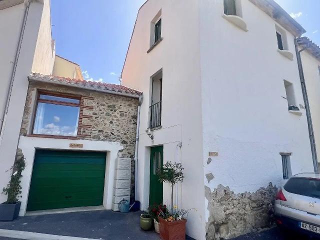 Maison de village rénovée de trois chambres avec une vue magnifique à vendre à Ria Sirach, France