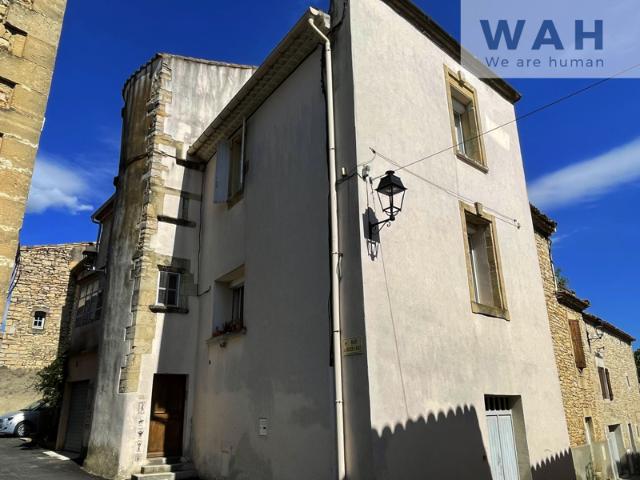 MAISON DE VILLAGE RENOVEE TOUR CLASSEE MONUMENT HISTORIQUE