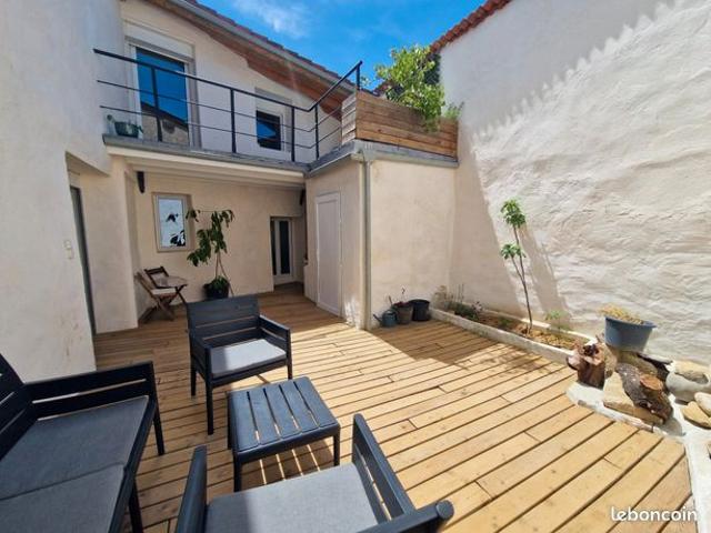 Maison de village rénovée 143 m² T5 / cour et terrasses