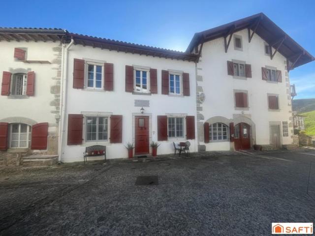 Maison de village rénovée 118 m² au coeur d'Ostabat Asme, 3 chambres dont suite parentale, proche de Saint Palais