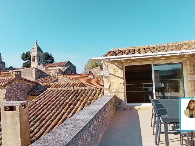 Maison de village rénovée, 4 pièces + mezzanine, deux terrasses et espaces de rangement