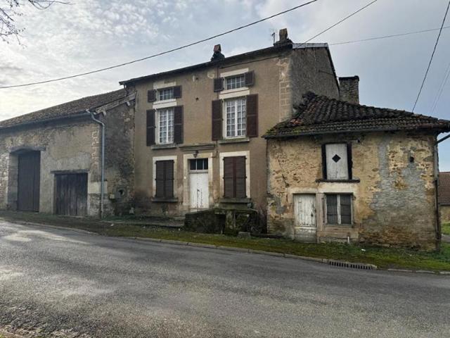 Maison de village sans vis vis 6 pièce s 160 m2 A RENOVER