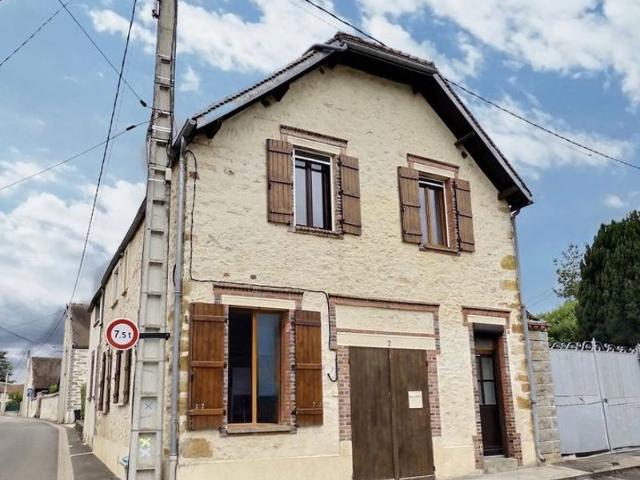 Maison de village spacieuse, à vendre secteur