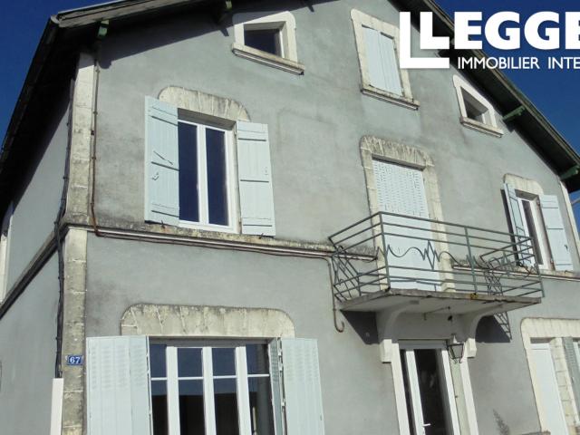Maison de village spacieuse avec 3 chambres, garage et jardin