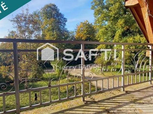 Maison de village spacieuse avec un beau terrain