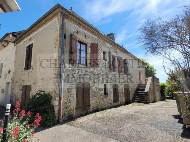 Maison de village spacieuse en pierre, grange et piscine dan. 203m² Montgesty