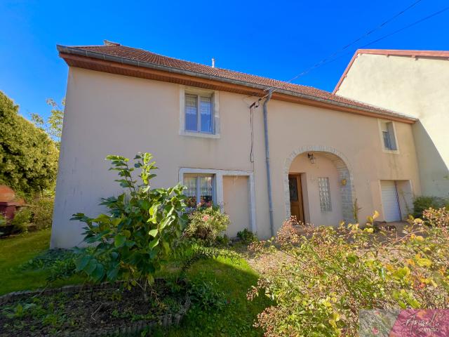 Maison de village sur 880 m2 de terrain