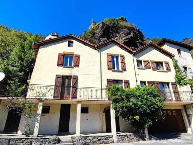 Maison de village sur les berges du Lot