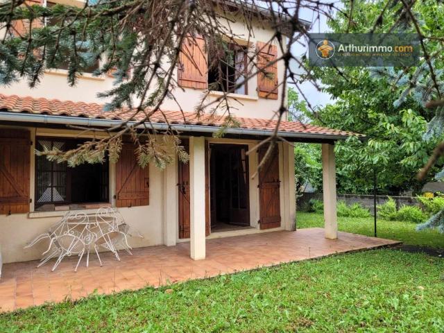 Maison de village sur un terrain clos de 724m² 130m² Sainte Colombe sur l'Hers