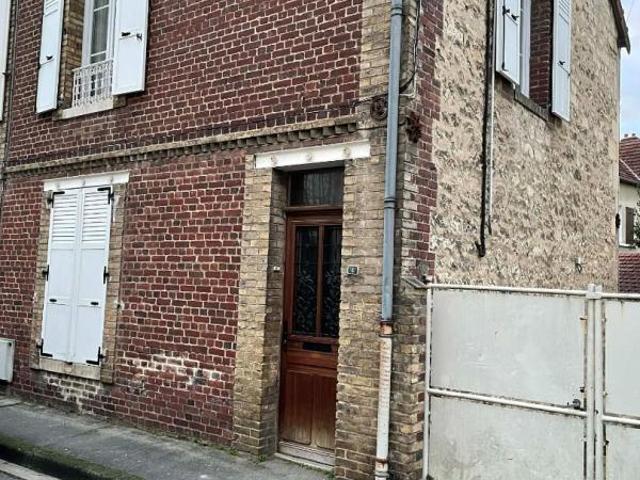 Maison de ville 3 chambres avec court privée
