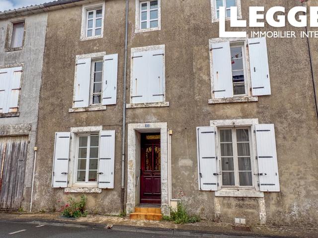 Maison de ville 3 chambres avec cour fermée et fort potentiel d'aménagement