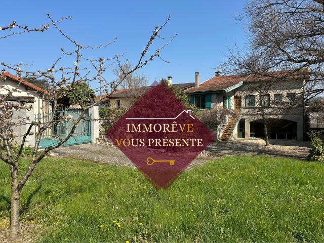 Maison de ville 105m2 habitables + dépendances sur 874m2 de terrain