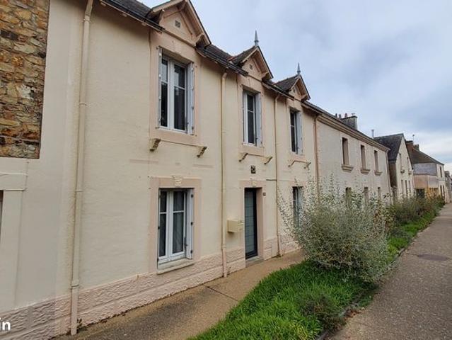 Maison de ville 100m2 5 pièces 3 chambres sur 463m2 de terrain DERVAL