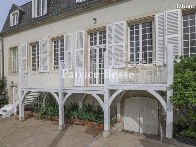 Maison de ville 10 pièces 250 m²