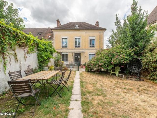 Maison de ville 10 pièces 210 m²