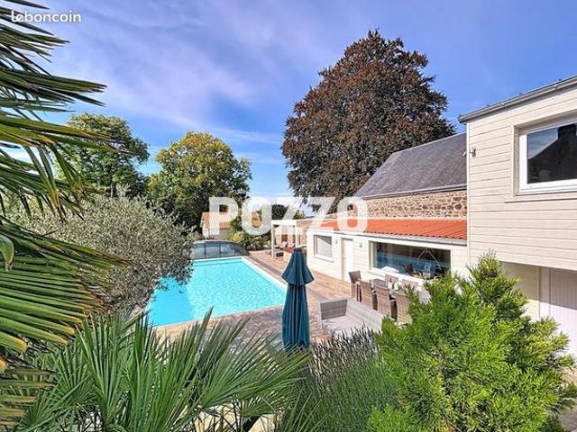 Maison de ville 10 pièces 225 m²