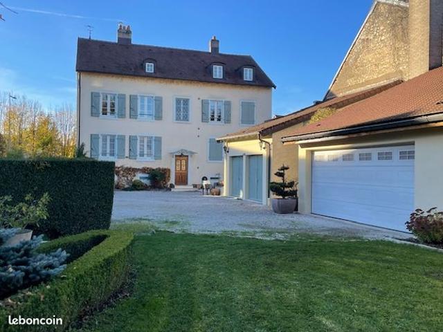 Maison de ville 10 pièces 313 m²