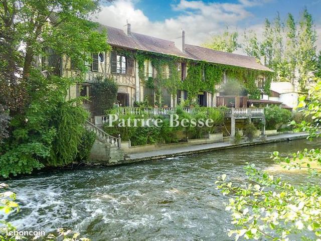 Maison de ville 10 pièces 400 m²
