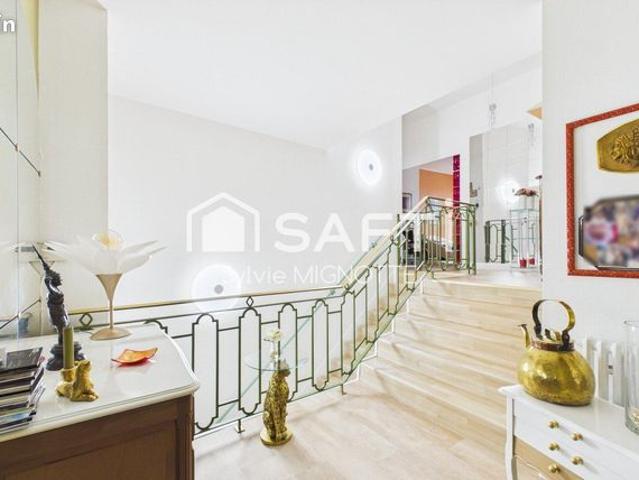 Maison de ville 11 pièces 302 m²