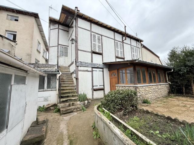 MAISON DE VILLE