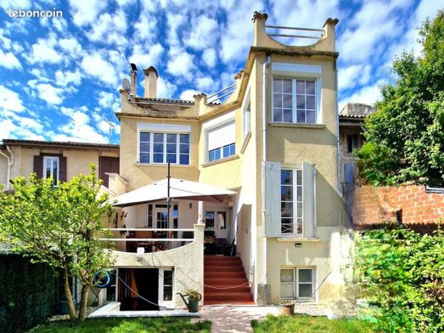 Maison de ville 12 pièces 196 m²