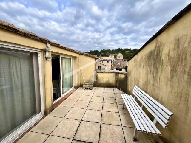 Maison de ville 140m² Apt centre 305 000€ 140m² Apt