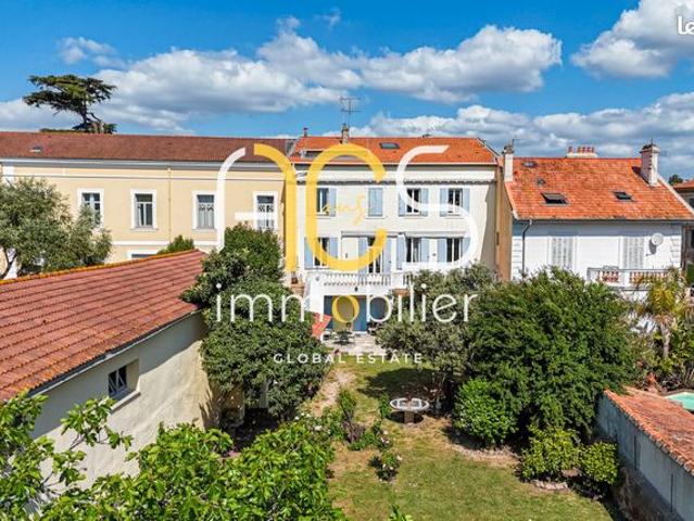 Maison de ville 14 pièces 307 m²