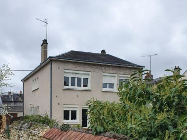 Maison de ville 150 m2 4 chambres + garage + parking + jardin 300m2