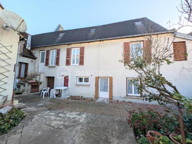 Maison de ville 168 m² – 5 chambres – Possibilité 2 logements – Grand potentiel – Château Renard