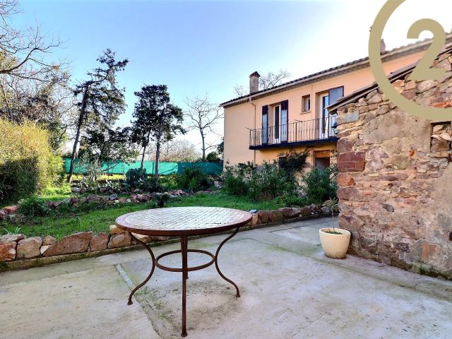 Maison de ville de plus de 200 m2 avec jardin 300 m2 Centre historique de Fréjus Tout à pied