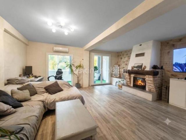 Maison de ville 175 m² avec jardin et garage: 1 appt T4 133 m² et un studio de 33 m²