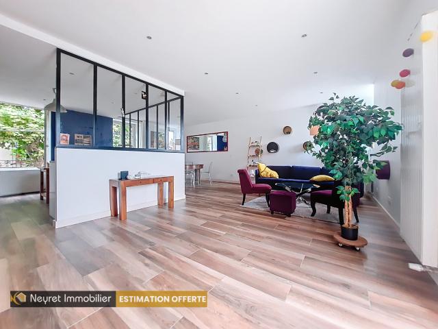 Maison de ville 170m2 environ 3 chambres+ 1 bureau Garage Jardin 150m2 environ