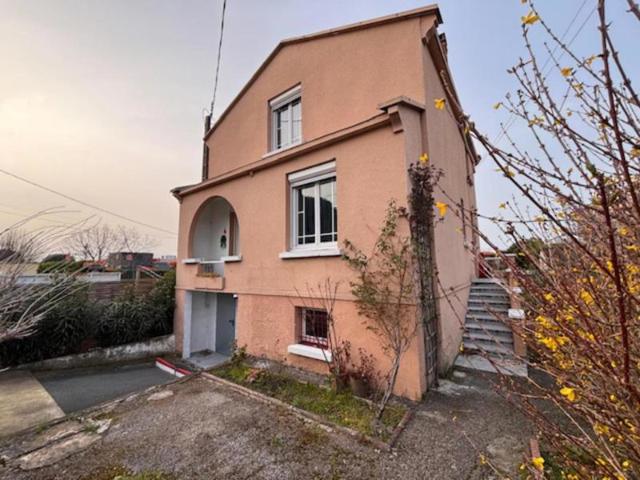 MAISON DE VILLE