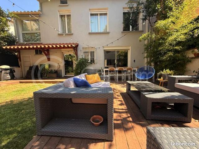 Maison de ville 218m² utiles + garage et beau jardin piscinable