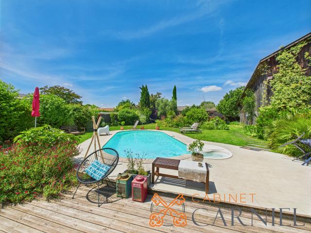 Maison rénovée d'environ 225 m2 avec jardin, piscine et dépendance 47200 Marmande