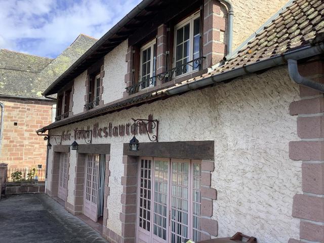 Maison de Ville 2500 hbts Local d' activité d'un ancien Hote. 255m² Varetz
