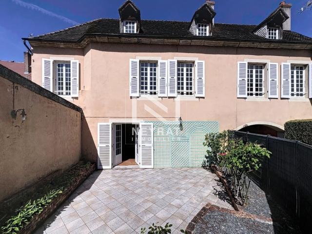 MAISON DE VILLE
