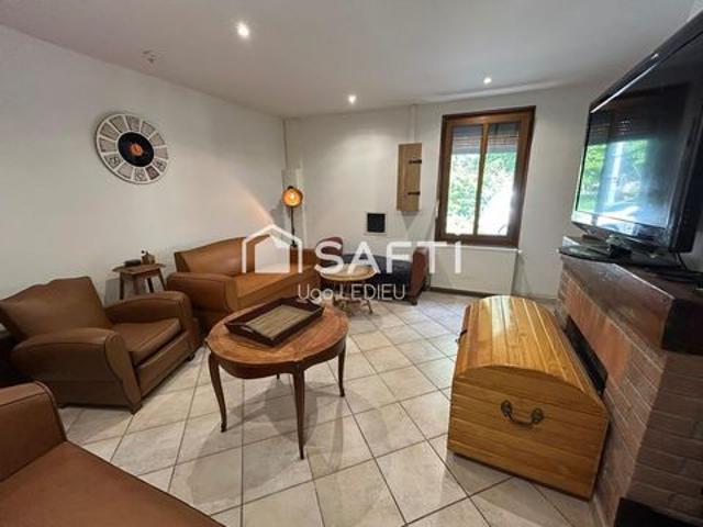 Maison de ville, 2 chambres possibilité 3, 2 bureaux, jardin, garage, véranda, dépendance