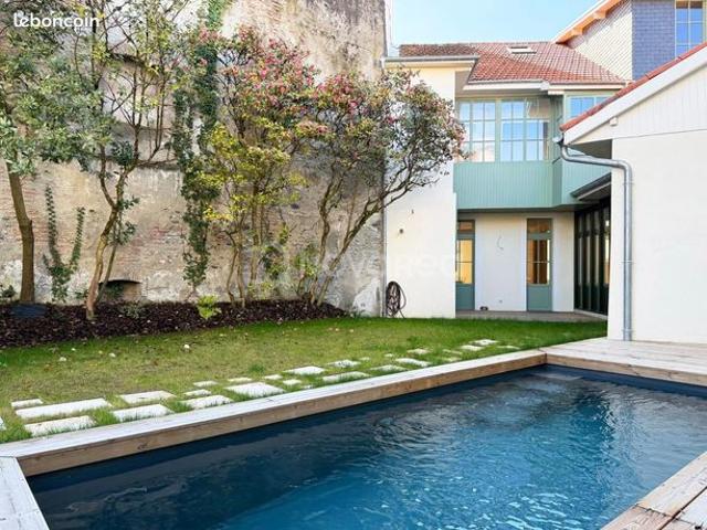 Maison de ville 7 pièces 247 m²