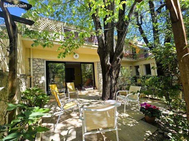 Maison de ville 7 pièces 249 m²