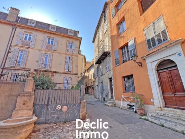 MAISON DE VILLE 7 PIECES AVEC LOCAL COMMERCIAL PAS DE CHARGES GRASSE