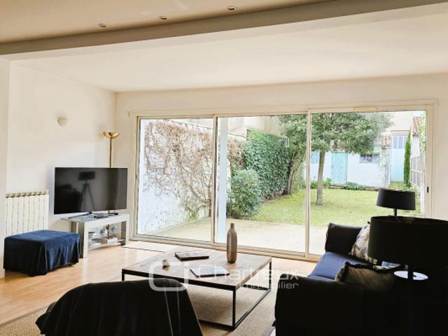 MAISON DE VILLE