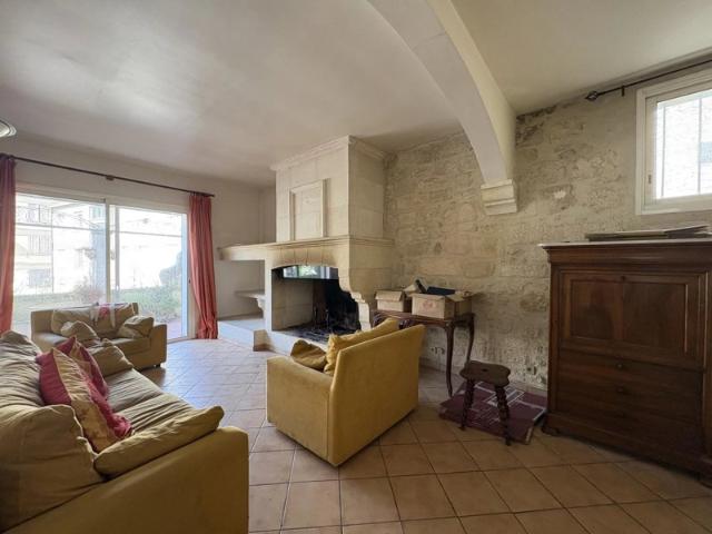 MAISON DE VILLE