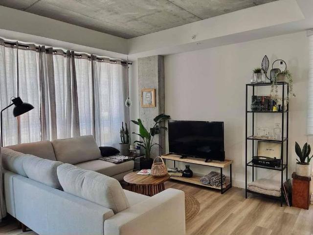 Maison de ville 4 1/2+ salle d'eau sur 2 étages TOUT INCLUS! Cession de bail pour juillet. Secteur recherché, avec toutes les commodités