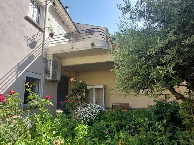 Maison de ville, 4 chambres+1 bureau avec jardin et garage