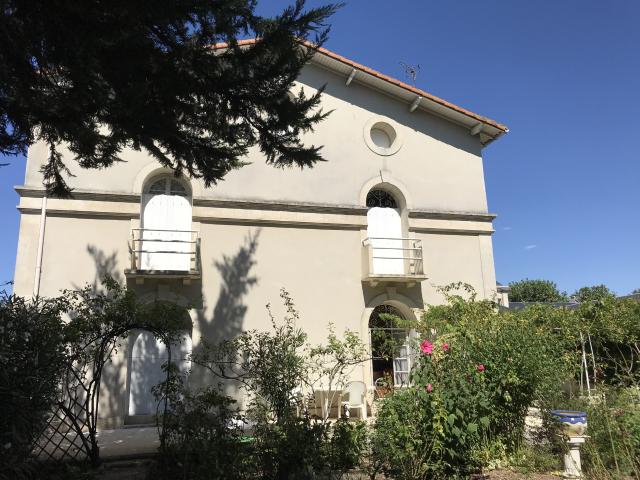 MAISON DE VILLE 5 CHAMBRES AVEC JARDIN ET GARAGE