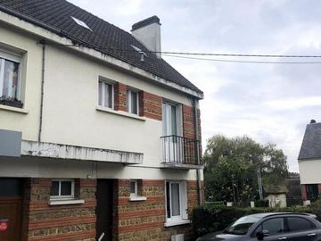 Agréable maison de ville avec terrain et garage