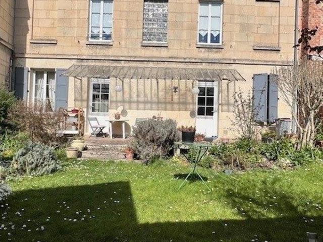 MAISON DE VILLE