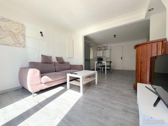 Maison de ville 82 m2 300 m TRAM A Av Thiers 3 CHAMBRES 3 SDB 2 WC TERRASSE